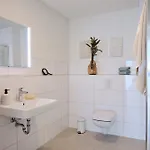 Apartment B 1 Pine Hill Familienfreundlich Mit Eigenem Fahrradabteil&eingeschränktem Haffblick Zirchow